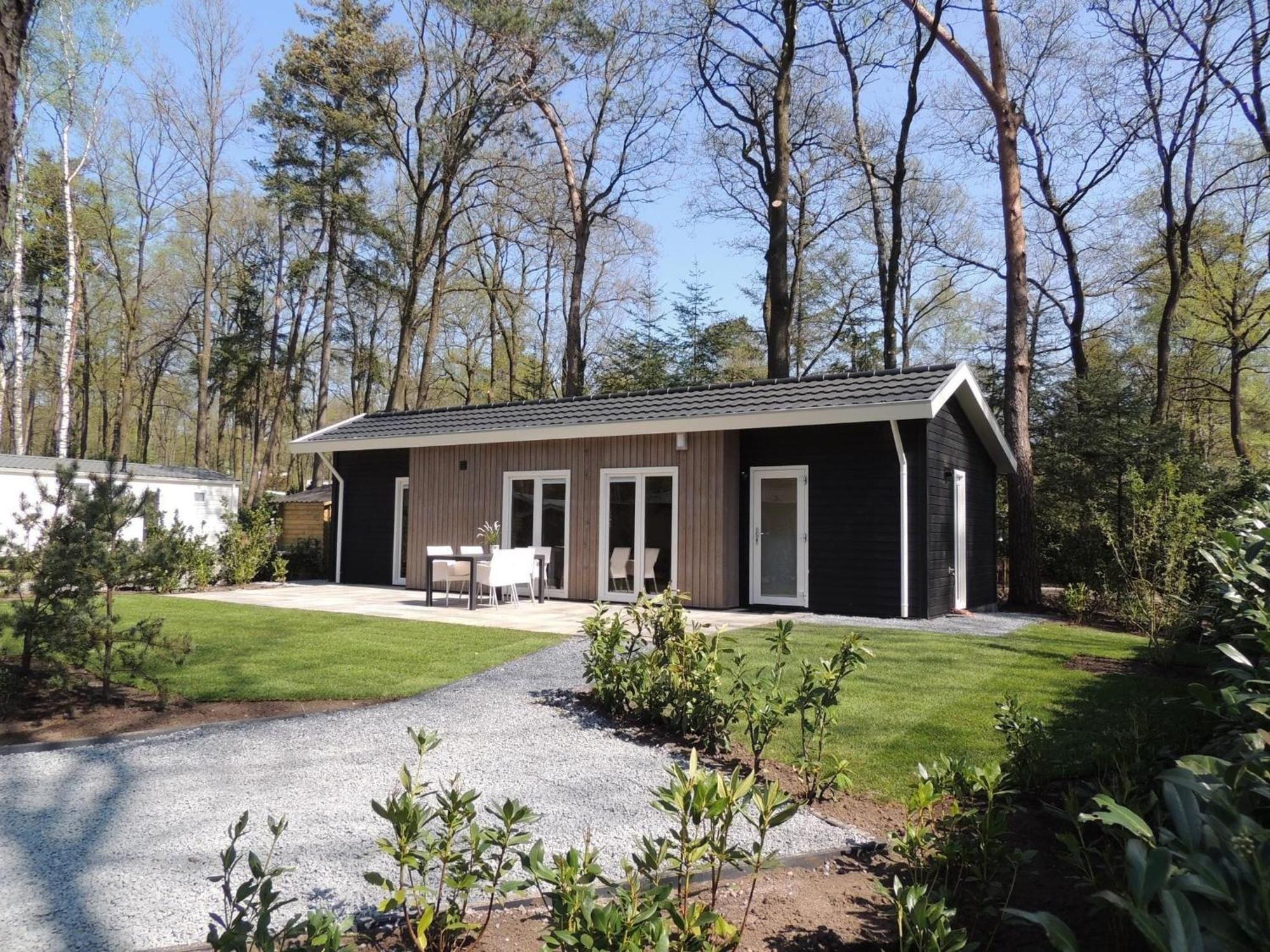 Comfortable Chalet With Combination Microwave Near The Veluwe Hoenderloo Exterior photo